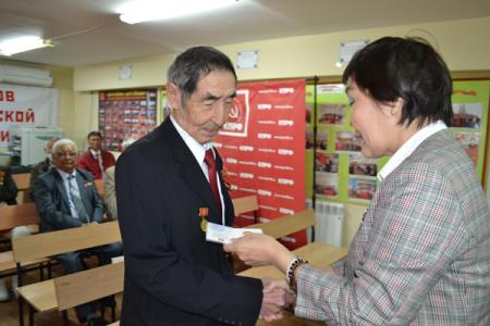 Коммунисты Калмыкии организовали праздничный автомарш, посвященный Первомаю