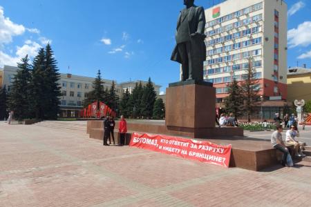 Брянские коммунисты и комсомольцы провели агитрейд в Советском районе города