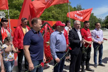 В Краснодаре активисты КПРФ и сторонники партии почтили память павших в годы войны