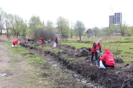 Ярославская область. Депутат Госдумы Роман Лябихов принял участие в благоустройстве будущего Народного Парка Победы