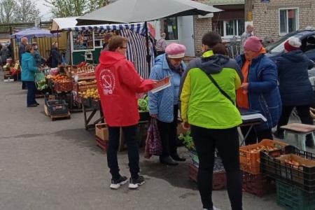Брянские коммунисты и комсомольцы провели агитрейд в Климовском районе