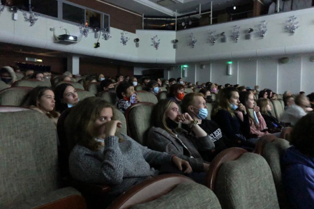 Екатеринбург. Коммунисты организовали показ художественного фильма «Подольские курсанты»