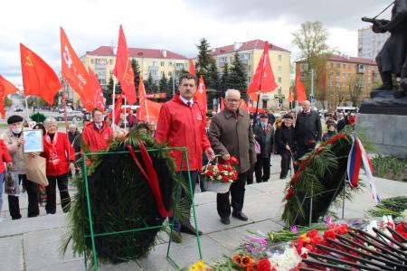 Брянские коммунисты отметили 76-ю годовщину Великой Победы