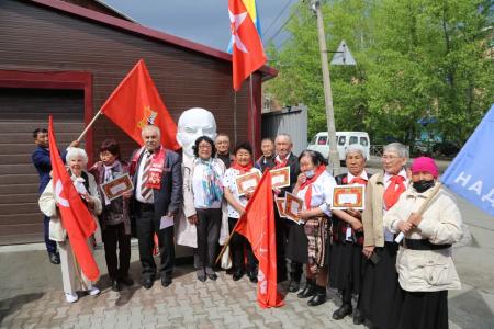 Кызыл. Тувинские коммунисты установили памятник Владимиру Ильичу Ленину