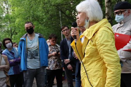 Москва. В.Г. Поздняков принял участие во встрече с жителями Шукино, чтобы отстоять парк возле Курчатовского ДК