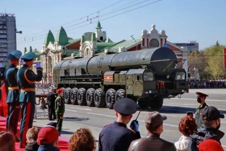 Танк-34 возглавил парад Победы в Новосибирске