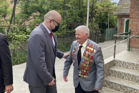 Депутат Госдумы Анатолий Бифов поздравил ветеранов Великой Отечественной войны