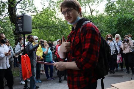 Москва. В.Г. Поздняков принял участие во встрече с жителями Шукино, чтобы отстоять парк возле Курчатовского ДК