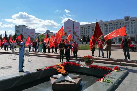 Праздничный автопробег и возложение цветов к Вечному огню в Самаре