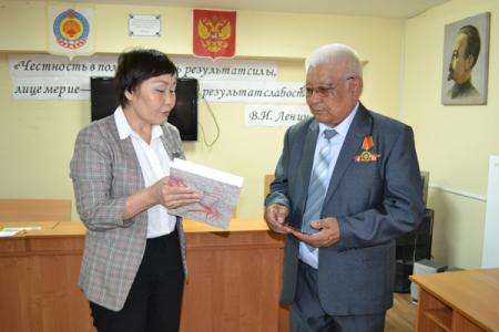 Коммунисты Калмыкии организовали праздничный автомарш, посвященный Первомаю