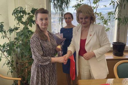 Нина Останина наградила лучших педагогов ЦАО Москвы Орденом «Надежда»