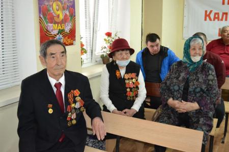 Коммунисты Калмыкии организовали праздничный автомарш, посвященный Первомаю