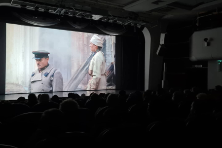 Екатеринбург. Коммунисты организовали показ художественного фильма «Подольские курсанты»