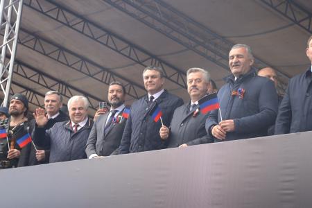 «Курс Донбасса – вперед, в Россию!»