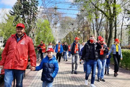 Воронежская область. Цвет Первомая - красный