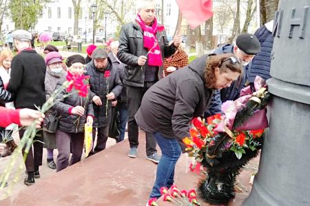 Калуга. Первомай шагает по планете