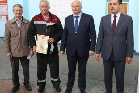Брянские депутаты-коммунисты наградили рабочих локомотивного депо