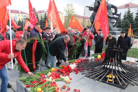 Брянские коммунисты отметили 76-ю годовщину Великой Победы