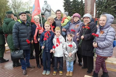 Подмосковные коммунисты отметили 9 мая по всему региону