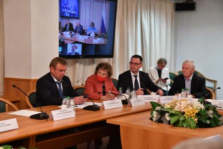 Фракция КПРФ в Госдуме провела «круглый стол» на тему: «Законодательное обеспечение подготовки коммерческих пилотов в России»