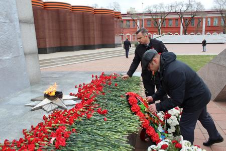 Коммунисты Благовещенска возложили цветы к Вечному Огню по случаю 76-й годовщины Великой Победы