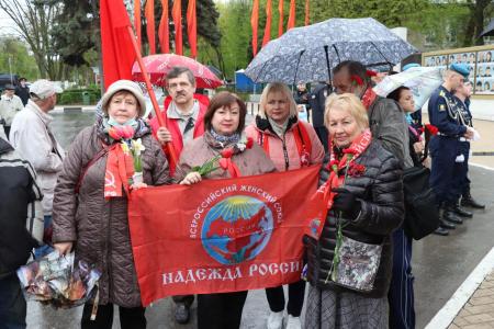 Рязанские коммунисты отметили 76 годовщину Великой Победы, возложив цветы к Вечному огню