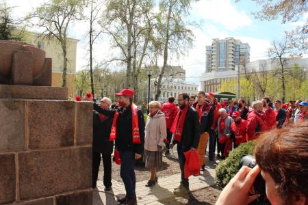 Воронежская область. Цвет Первомая - красный