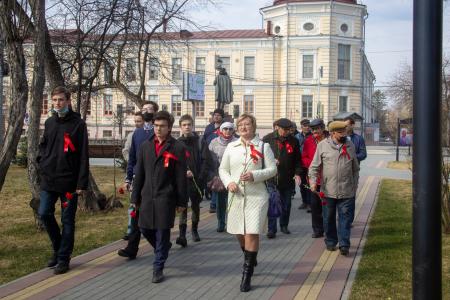 Томские коммунисты отметили Первомай одиночными пикетами и возложением цветов