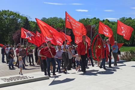В Краснодаре активисты КПРФ и сторонники партии почтили память павших в годы войны