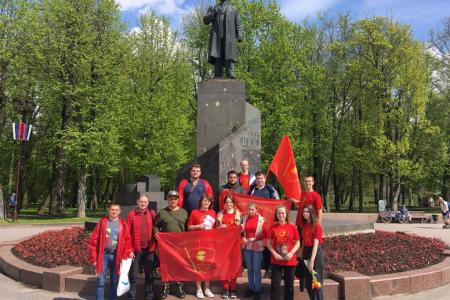 Новгородские комсомольцы приняли эстафету Всероссийской акции "Красные в городе"