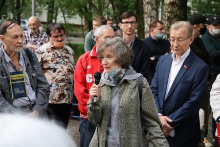 Москва. В.Г. Поздняков принял участие во встрече с жителями Шукино, чтобы отстоять парк возле Курчатовского ДК