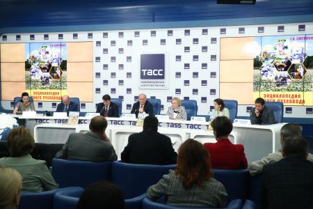 В ТАСС прошла пресс-конференция, посвященная выходу в свет книги Г.А. Зюганова "Энциклопедия юного пчеловода"