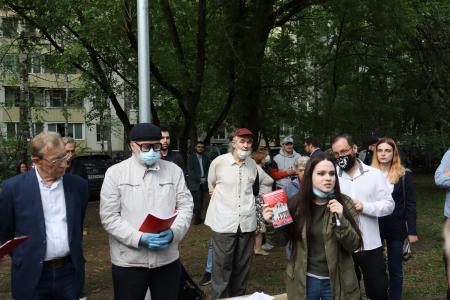 Москва. В.Г. Поздняков принял участие во встрече с жителями Шукино, чтобы отстоять парк возле Курчатовского ДК