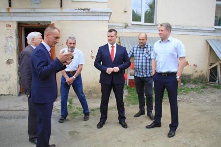 Свердловская область. Торжественное открытие штаба КПРФ в Серове