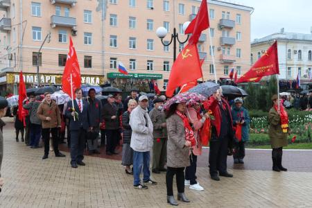 Рязанские коммунисты отметили 76 годовщину Великой Победы, возложив цветы к Вечному огню