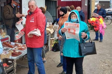 Брянские коммунисты и комсомольцы провели агитрейд в Климовском районе