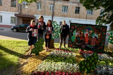 Московская область. В День защиты детей коммунисты поздравили ребятишек и вручили им подарки