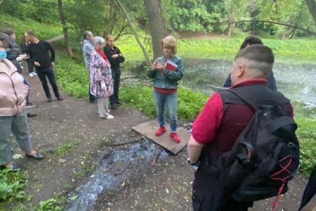 Москва. Лидер ВЖС «Надежда России» Нина Останина  провела встречу с жителями района Лефортово