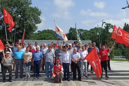 Коммунисты и беспартийные патриоты Краснодарского края почтили память погибших в годы Великой Отечественной войны