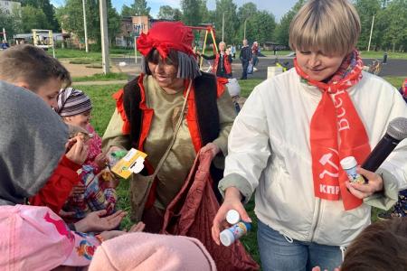 В Ярославле коммунисты провели серию детских праздников