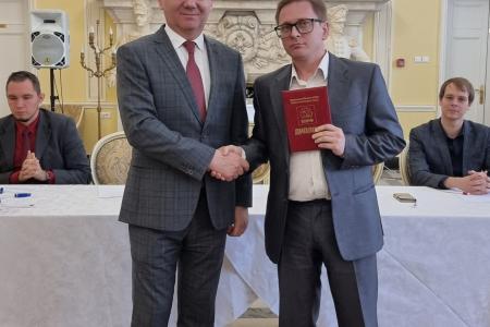 Дмитрий Новиков вручил дипломы слушателям 42-го потока Центра политической учебы ЦК КПРФ