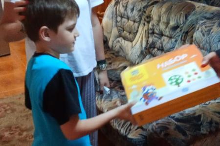 1 июня КПРФ нижегородские коммунисты вручили более тысячи подарков  будущим первоклассникам