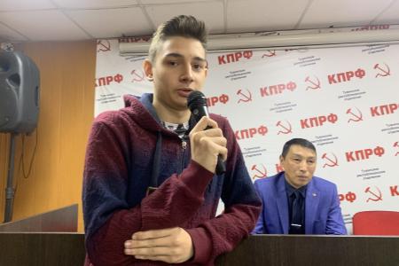 Комсомол Тувы: Идти в ногу со временем