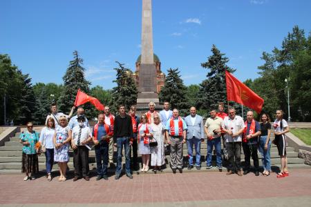 Волгоград. Сталинградские коммунисты почтили память жертв Великой Отечественной войны