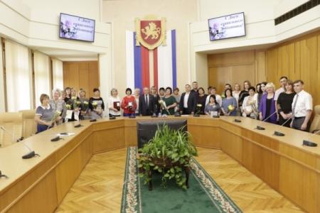 Республика Крым. Коммунисты поздравили соцработников с профессиональным праздником