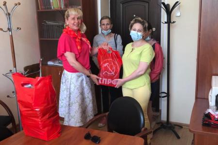 Московская область. В День защиты детей коммунисты поздравили ребятишек и вручили им подарки