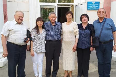 ДНР. КПРФ подарила музыкальной детской школе в Горловке концертный рояль