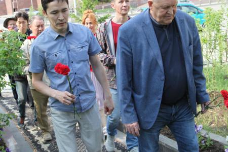 Лидер якутских коммунистов Виктор Губарев поздравил якутян с Пушкинским днем