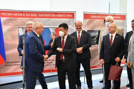 Г.А. Зюганов в Госдуме принял участие в открытии выставки, посвященной 100-летию образования Коммунистической партии Китая
