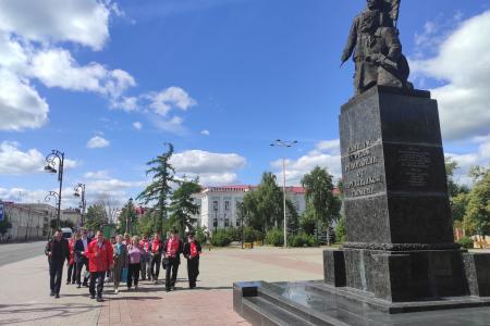Тюменские коммунисты почтили память павших в годы войны